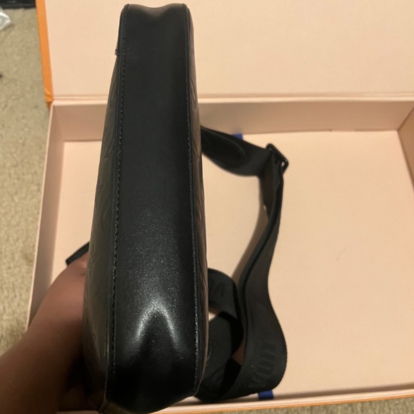 Louis Vuitton - Picture 3 of 13